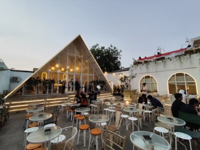 top 11+ cafe live music di jakarta yang vibesnya cozy