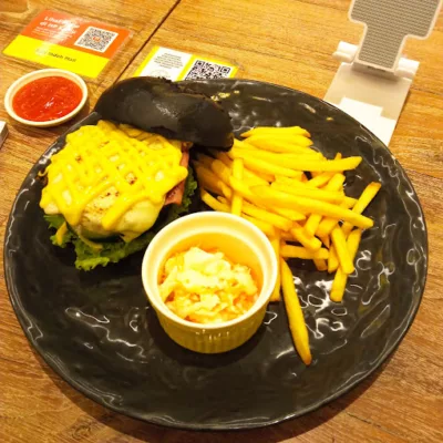 top 12+ burger jakarta terfavorit yang pattynya juicy abis!