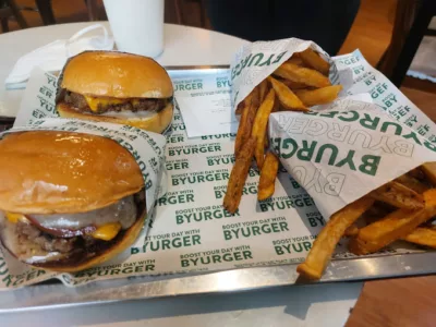 top 12+ burger jakarta terfavorit yang pattynya juicy abis!