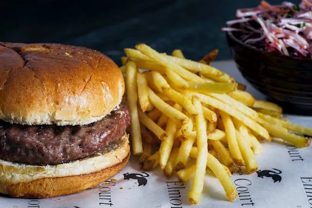 Top 12+ Burger Jakarta Terfavorit yang Pattynya Juicy Abis!