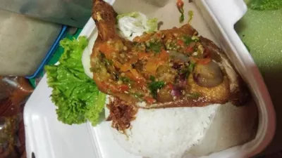 top 12+ pecel lele jakarta terenak, sambelnya nikmat!