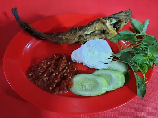 Top 12+ Pecel Lele Jakarta Terenak, Sambelnya Nikmat!