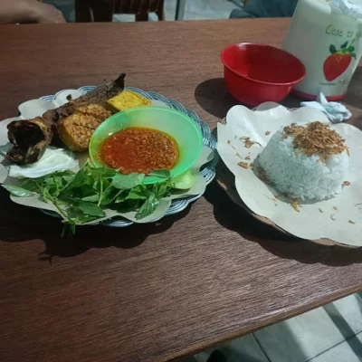 top 12+ pecel lele jakarta terenak, sambelnya nikmat!