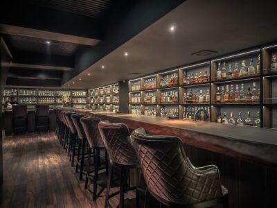 top 13+ pilihan bar di jakarta yang paling cozy untuk hangout