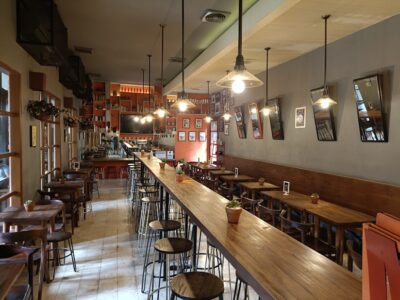 top 13+ pilihan bar di jakarta yang paling cozy untuk hangout