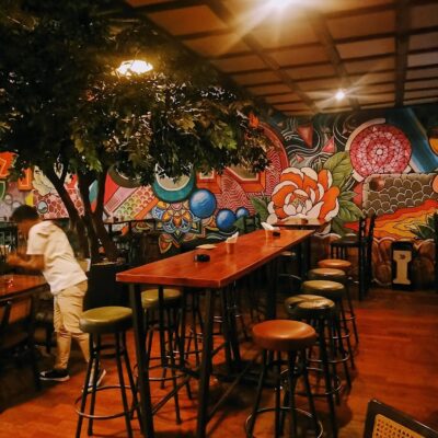 top 13+ pilihan bar di jakarta yang paling cozy untuk hangout