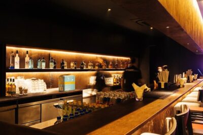 top 13+ pilihan bar di jakarta yang paling cozy untuk hangout
