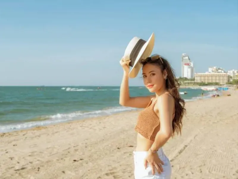 Top 13+ Rekomendasi Outfit ke Pantai agar Terlihat Fashionable