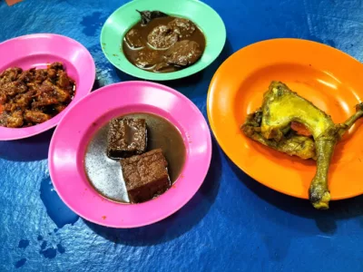 top 15+ ayam goreng jakarta yang enak dan juicy pol