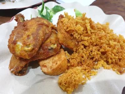 top 15+ ayam goreng jakarta yang enak dan juicy pol