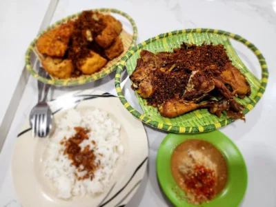 top 15+ ayam goreng jakarta yang enak dan juicy pol
