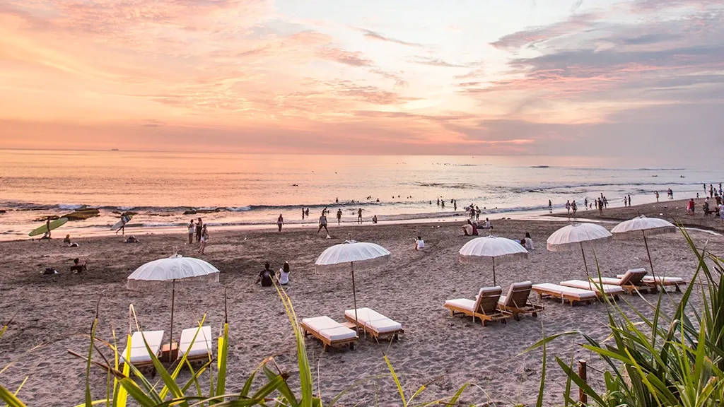 Top 15+ Beach Club di Seminyak, Tempat Hangout Hits di Pinggir Pantai!