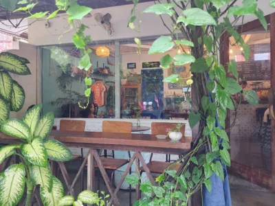 top 15+ rekomendasi cafe di bali yang ngehits dan jadi incaran turis