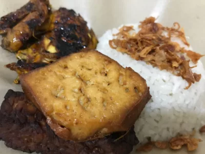 top 15+ rekomendasi nasi uduk jakarta yang paling enak