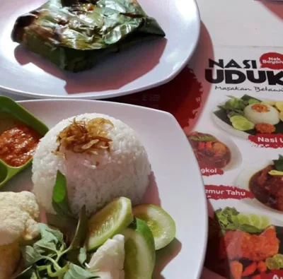 top 15+ rekomendasi nasi uduk jakarta yang paling enak