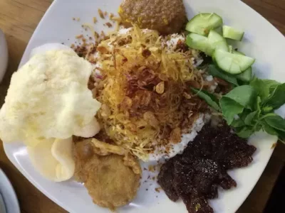 top 15+ rekomendasi nasi uduk jakarta yang paling enak