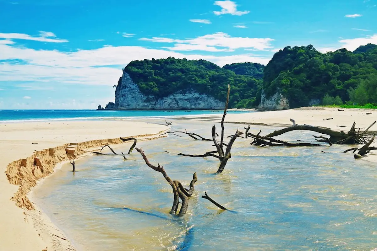 top 15+ rekomendasi pantai di sumba yang indah dan wajib kamu kunjungi