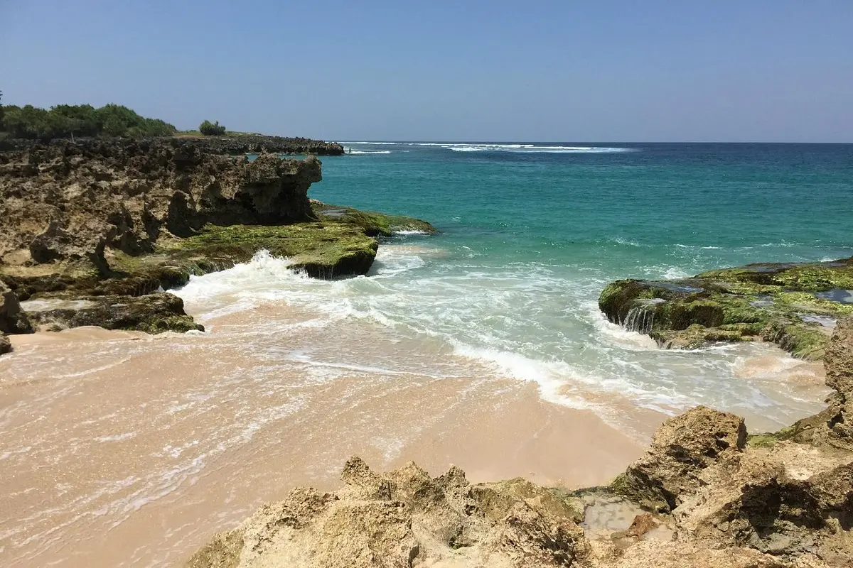 top 15+ rekomendasi pantai di sumba yang indah dan wajib kamu kunjungi