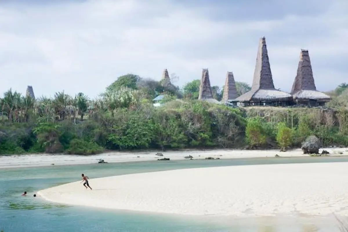 top 15+ rekomendasi pantai di sumba yang indah dan wajib kamu kunjungi