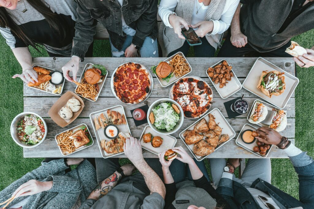 Top 15+ Tempat Makan Siang Enak di Jakarta yang Wajib Kamu Datangi