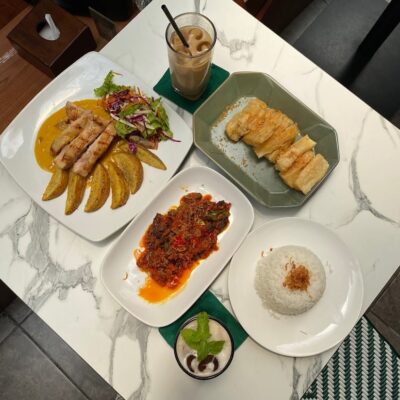 top 15+ tempat makan siang enak di jakarta yang wajib kamu datangi