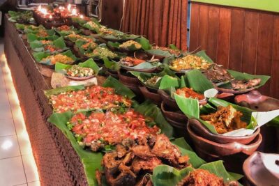top 15+ tempat makan siang enak di jakarta yang wajib kamu datangi
