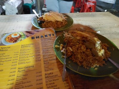 top 17+ tempat makan nasi goreng jakarta yang gak pernah sepi
