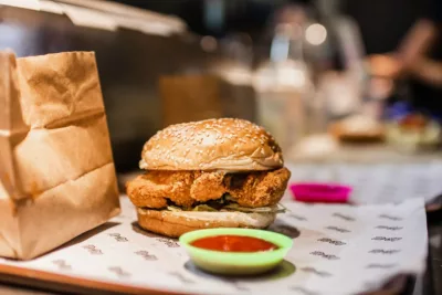 top 5+ burger di bali yang hits dan juicy!, 1. Wacko Burger, 2. BB52 Burgers Uluwatu, 3. Bossman, 4. Pit Stop Burger, 5. Cosmic Diner