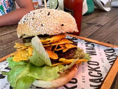 top 5+ burger di bali yang hits dan juicy!, 1. Wacko Burger, 2. BB52 Burgers Uluwatu, 3. Bossman, 4. Pit Stop Burger, 5. Cosmic Diner