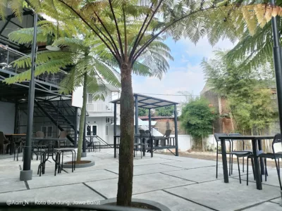 top 5+ cafe di ujung berung, cocok buat nongkrong dan seru-seruan!, 1. BaseCamp Cafe di Ujung Berung, 2. Koffie Kawan Coffee Living, 3. U-Berkopi, 4. D’Edge Coffee, 5. Roempi Coffee