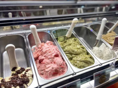 top 5+ cafe gelato bsd yang enak, cocok buat nongkrong!, 1. Vivoli Gelato, 2. Latteria Gelato, 3. Artisa Gelato x Seravelle, 4. Capitano Gelato, 5. Vilo Gelato BSD