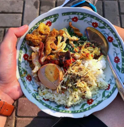 top 5+ nasi campur bali paling populer, kamu wajib coba!, 1. Warung Wardani, 2. Nasi Campur Bali Bu Oki, 3. Nasi Ayam Kedewatan Ibu Mangku, 4. Rumah Makan Kedaton, 5. Nasi Bali Men Weti