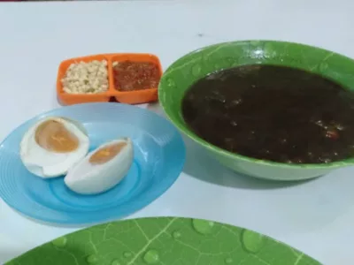 top 5+ rawon enak di jakarta yang bikin nagih, 1. Rawone, 2. Rawon Manten Jatinegara, 3. Kantin Rujak Cingur Pak Hadi, 4. Bakso Bakwan Malang dan Nasi Rawon M. Suyudi, 5. Raja Rawon DIA