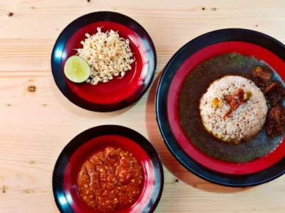 top 5+ rawon enak di jakarta yang bikin nagih, 1. Rawone, 2. Rawon Manten Jatinegara, 3. Kantin Rujak Cingur Pak Hadi, 4. Bakso Bakwan Malang dan Nasi Rawon M. Suyudi, 5. Raja Rawon DIA