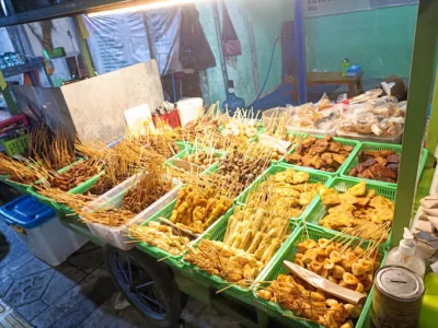top 5+ rekomendasi angkringan di jakarta timur untuk kamu kunjungi, 1. Angkringan Layur, 2. Angkringan Nasi Kucing Sekawan, 3. Angkringan Janda Saba Kota Jatinegara 02, 4. Angkringan Sruput , 5. Angkringan Jasmerah