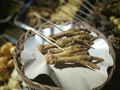 top 5+ rekomendasi angkringan di jakarta timur untuk kamu kunjungi, 1. Angkringan Layur, 2. Angkringan Nasi Kucing Sekawan, 3. Angkringan Janda Saba Kota Jatinegara 02, 4. Angkringan Sruput , 5. Angkringan Jasmerah