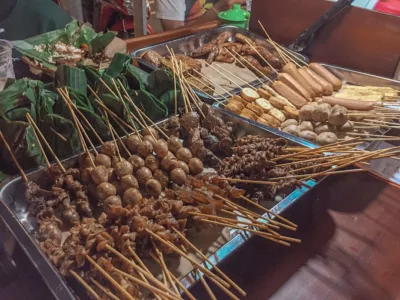 top 5+ rekomendasi angkringan di jakarta timur untuk kamu kunjungi, 1. Angkringan Layur, 2. Angkringan Nasi Kucing Sekawan, 3. Angkringan Janda Saba Kota Jatinegara 02, 4. Angkringan Sruput , 5. Angkringan Jasmerah