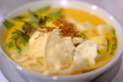 top 5+ rekomendasi soto betawi jakarta pusat yang lezat, 1. Soto Betawi Globe H. Oji , 2. Soto Betawi H. Ma’ruf , 3. Harum Manis, 4. Soto Betawi Roxy Dawarsa, 5. Sate Khas Senayan
