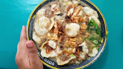 top 5+ rekomendasi soto betawi jakarta pusat yang lezat, 1. Soto Betawi Globe H. Oji , 2. Soto Betawi H. Ma’ruf , 3. Harum Manis, 4. Soto Betawi Roxy Dawarsa, 5. Sate Khas Senayan
