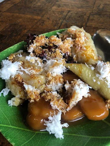 top 5+ rekomendasi tempat sarapan di bali, ada yang legendaris!, 1. Warung Nasi Ayam Bu Weti, 2. Milk &amp; Madu, 3. Nasi Pecel Bu Tinuk, 4. Sisterfields, 5. Ne Men Gabrug