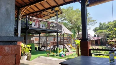 top 5+ restoran keluarga di denpasar, kids-friendly dan nyaman!, 1. Goemerot Restaurant, 2. Bron Cafe, 3. Warung Ongan Asri Ikan Bakar Jimbaran, 4. Bendega Restaurant, 5. Segara Bambu Restaurant