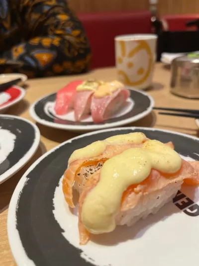 top 5+ sushi di bekasi, enak dan recommended!, 1. Genki Sushi Summarecon Bekasi, 2. Sushi Go! Summarecon Mall Bekasi, 3. Tom Sushi Grand Galaxy Park, 4. Sushi Box, 5. Sushimas