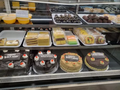 top 5+ toko kue di jakarta selatan, kue cantik dan enak!, 1. Santa 88 Cake, Bakery &amp; Restaurant, 2. Seven Grain (7G) Mampang, 3. Okky Bakery , 4. Boutique à Paris, 5. Amy and Cake