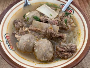 top 5+ warung bakso enak di bali, kuahnya seger!, 1. Bakso Subur Bali, 2. Bakso Kotak Niken, 3. Bakso Balung Pak Rebo , 4. Bakso A Fung , 5. Bakso Boedjangan Bali