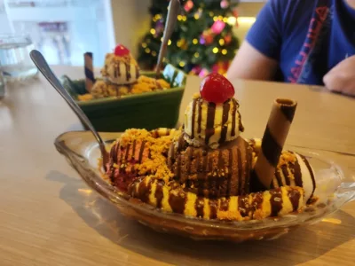 top 6+ cafe dessert di surabaya, cozy dan cantik!