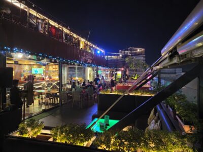 top 6+ cafe rooftop di medan dengan view cantik