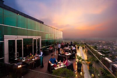 top 6+ cafe rooftop di medan dengan view cantik