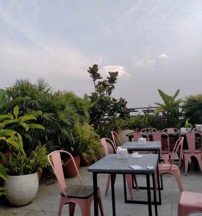 top 6+ cafe rooftop di medan dengan view cantik