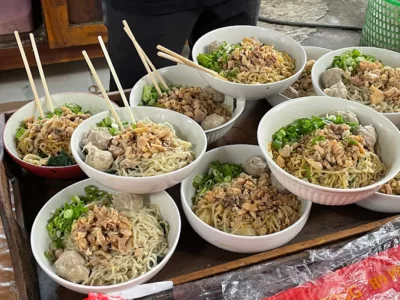 top 6+ mie ayam jakarta pusat legendaris dan enak