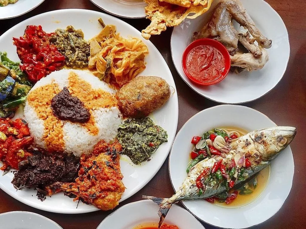 Top 6+ Nasi Padang Jakarta Pusat Terenak, Ini Harganya